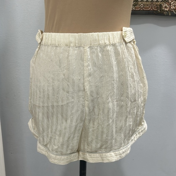 Morgan Lane Cream 100% Silk Side Button Adjustment PJ. Shorts. Size‎ XL - Picture 1 of 10